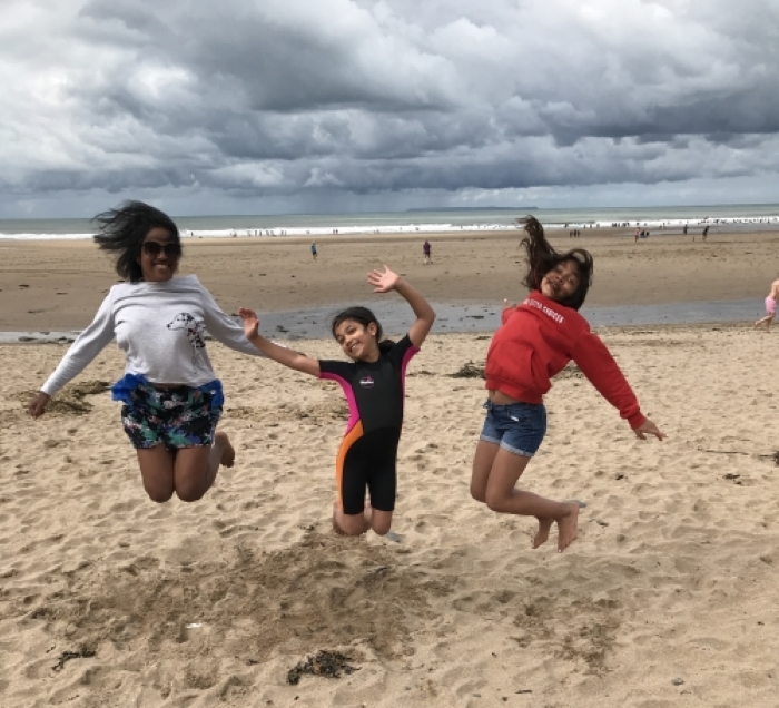 Van Rosie Lily Beach Jump